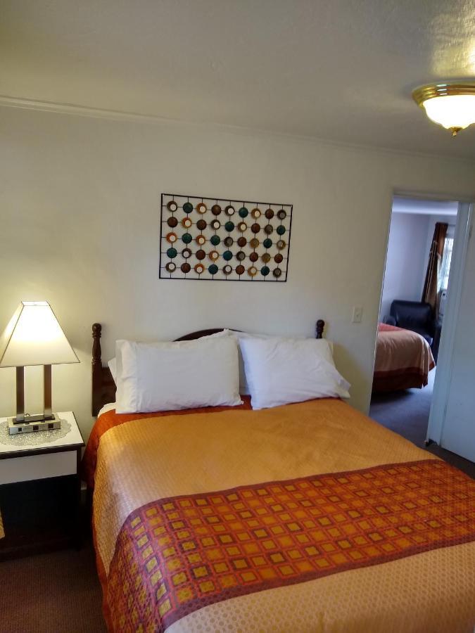 Holiday Motel Bend Eksteriør billede